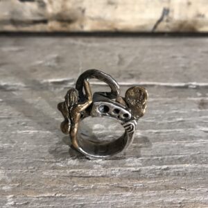 anello in argento e bronzo, realizzato a mano con tecnica a cera persa